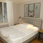 Stadthouse מלון *